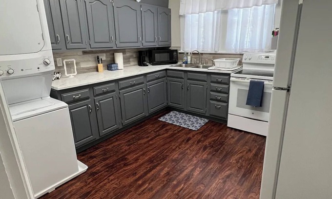 Uniontown Apartment | Charming 2-bedroom apartment with full kitchen, WiFi, and A/C in Uniontown, PA.