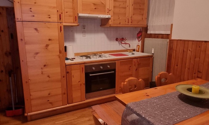 Vaneze Apartment | Charming 2-bedroom apartment in Norge with WiFi access