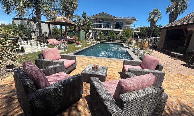 McLaren Vale House | Charming 2-bedroom house with pool, massage chair & more in McLaren Vale