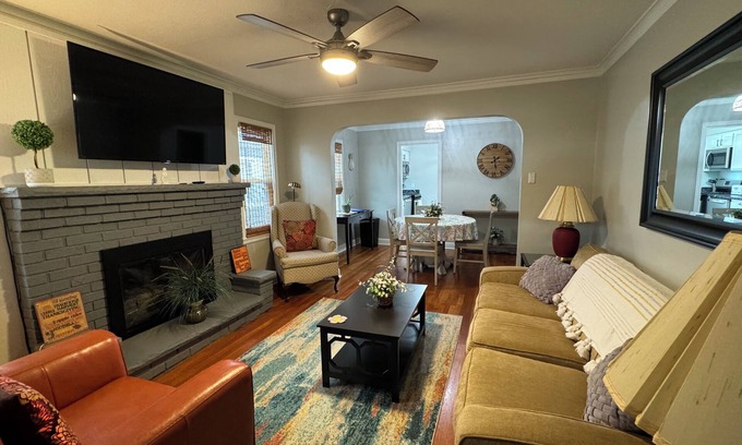 Spring Hill House | Charming 2-bedroom Bungalow - Close to Everything!