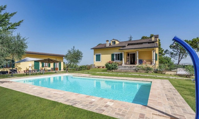 Mogliano Ski Chalet | Charming 2-bedroom chalet in marvelous San Pietro with WiFi, AC
