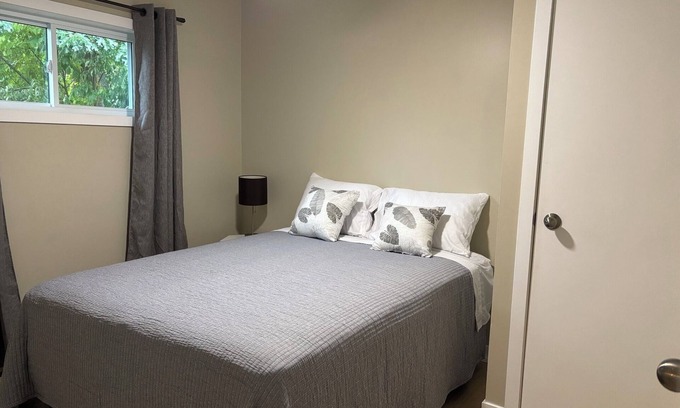 Balm Beach Cottage | Charming 2 bedroom tourist cabin only 5 min walk from sandy shore of Balm Beach.