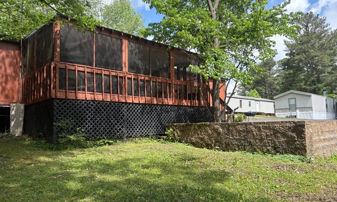 Camden House | Charming 2-bedroom cabin #10 in resort with great fishing & boating on KY Lake