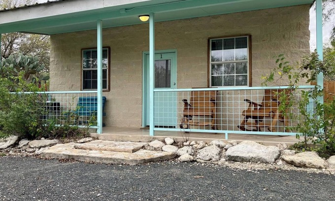Uvalde County Cabin | Charming 2-bedroom cabin right on the Frio River