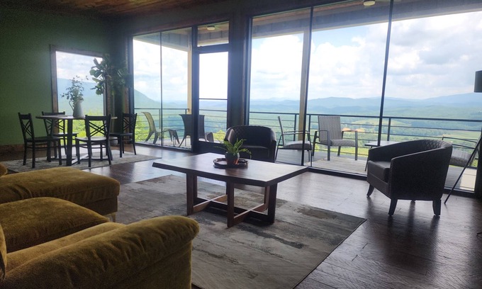 Tennga Cabin | Charming 2-bedroom cabin in peaceful Ocoee with amazing mountain views
