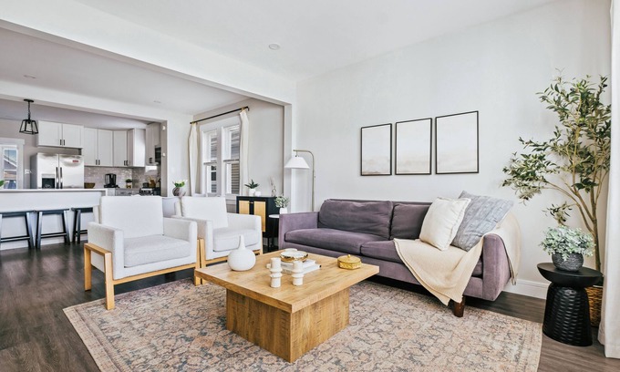 Chicago Condo | Charming 2-bedroom condo in marvelous Chicago