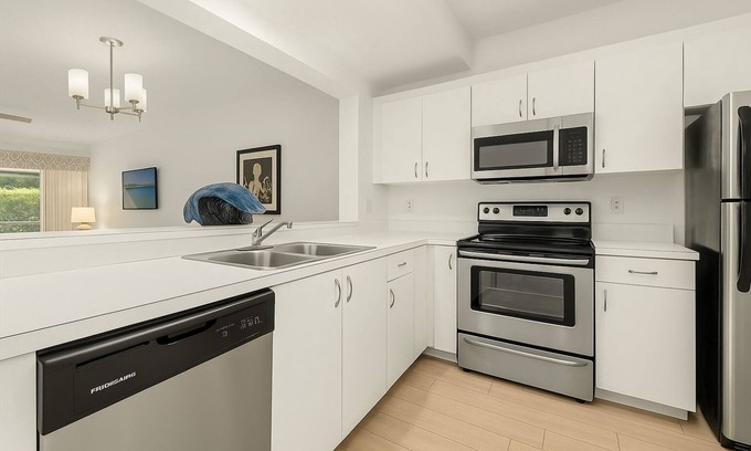Central Naples Condo | Charming 2-bedroom condo in Central Naples