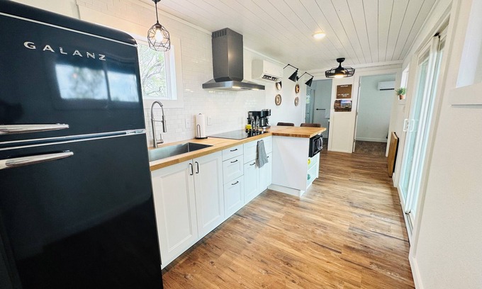 Mason House | Charming 2-bedroom container home on 32 secluded acres!