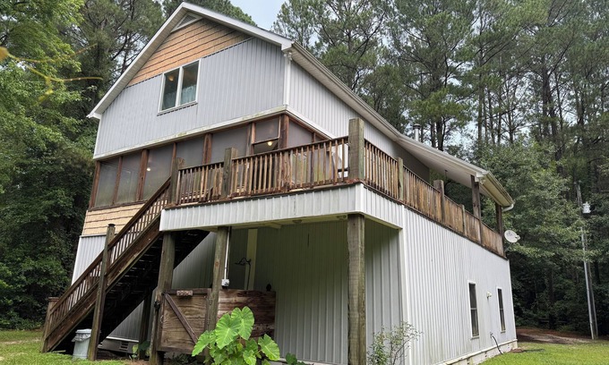 Sampson County Cottage | Charming 2-bedroom cottage with WiFi, AC near the Black River in Harrells