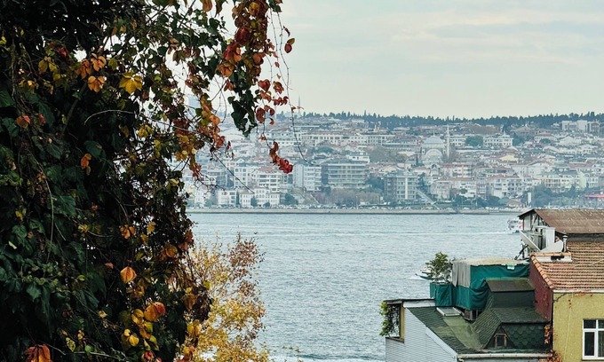 Gumussuyu Mahallesi Apartment | Charming 2 bedroom duplex with Bosphorus view in central Istanbul