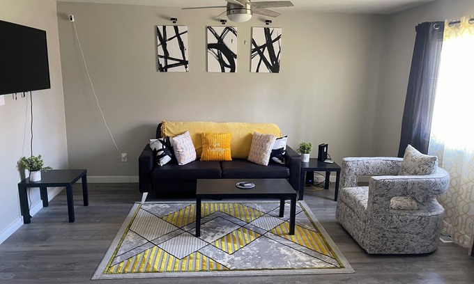 Avon House | Charming 2-bedroom duplex in fabulous Avon with WiFi, AC