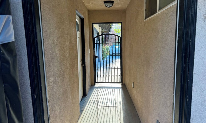 Riverside House | Charming 2-bedroom Guest House in Riverside with WiFi and AC