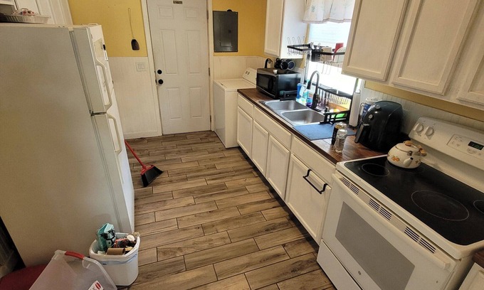 West Point House | Charming 2-bedroom house with WiFi and AC in beautiful West Point