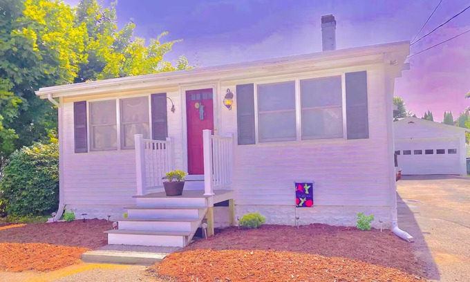 Biddeford House | Charming 2 bedroom home, centrally located in Biddeford!