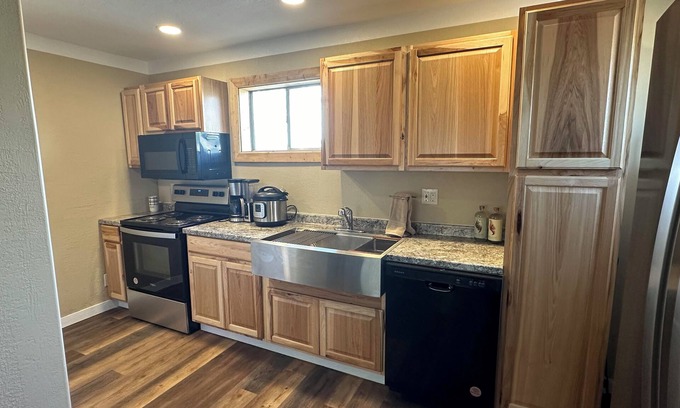 Pendleton House | Charming 2-bedroom house with WiFi, AC in fabulous Pendleton