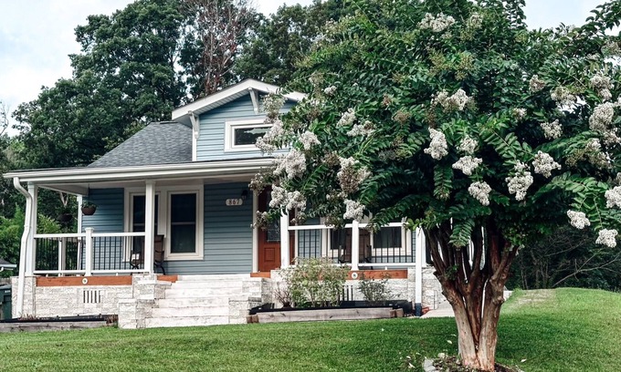 Asheboro House | Charming 2-bedroom house in terrific Asheboro with AC, WiFi