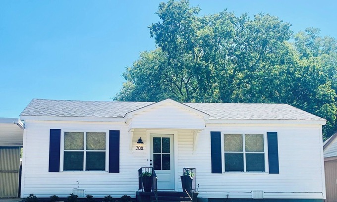Ardmore House | Charming 2-bedroom house in Ardmore with AC, WiFi. Enjoy your stay