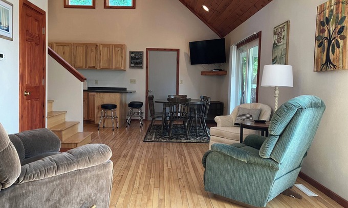 Jim Falls House | Charming 2-bedroom house in lovely Bloomer with AC