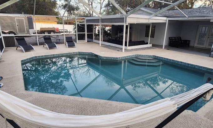 Temple Crest House | Charming 2- bedroom house in Tampa with a pool, WiFi & 5 mins from Bush Gardens