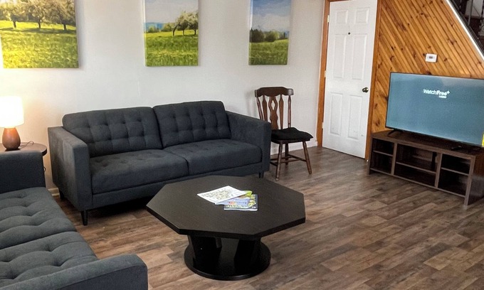 Utica House | Charming 2-bedroom house in Utica located in the Arts District
