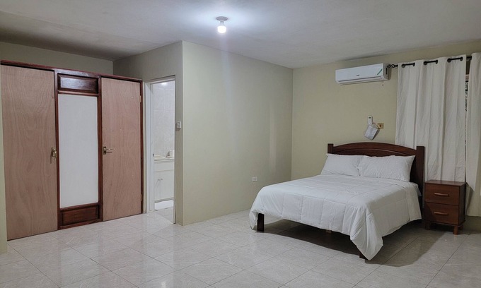 Albion House | Charming 2-bedroom with AC and WiFi in Pleasant Montego Bay