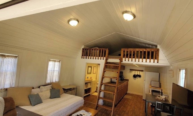 Headland Cottage | Charming 2-bedroom tiny house is a welcoming space for up to 4 guests and pups