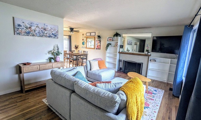 Beaverton Condo | Charming 2-bedroom unit with WiFi, backyard in lovely Beaverton