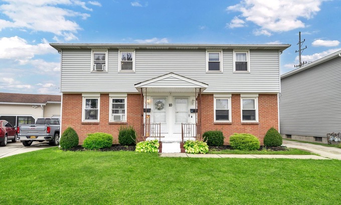 Cheektowaga Apartment | Charming 2-bedroom apartment near airport in peaceful Cheektowaga