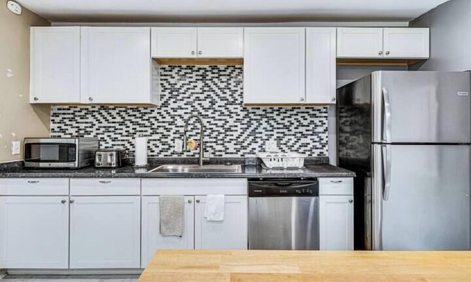 Indianapolis House | Charming 2 Bedroom with in Home Gym