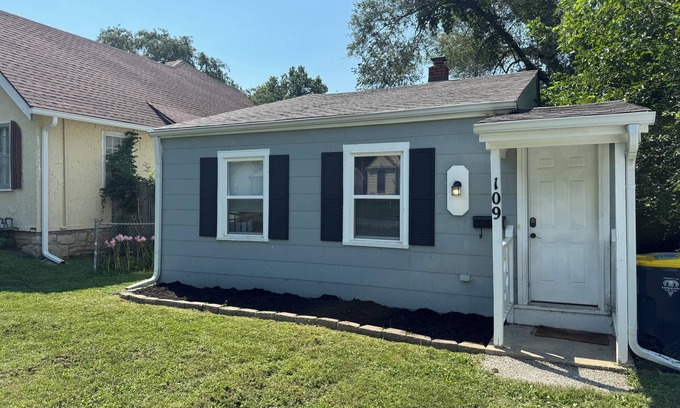 Tower Homes House | Charming 2-bedroom house in delightful Waldo area.
