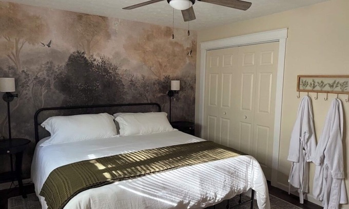 Mount Gilead House | Charming 2-bedroom house in Mount Gilead with Hot Tub and Fire Pit