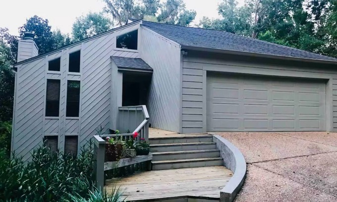 Tallahassee House | Charming 2-bedroom house with privacy and a tranquil wooded view