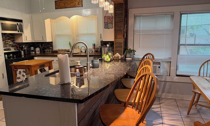 Warrenville Cottage | Charming 2-bedroom cottage 3 miles from Historic downtown Aiken!