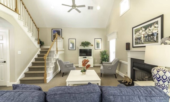 Lackey Resort | Charming 2-bedroom resort in nice Williamsburg with WiFi, fitness room