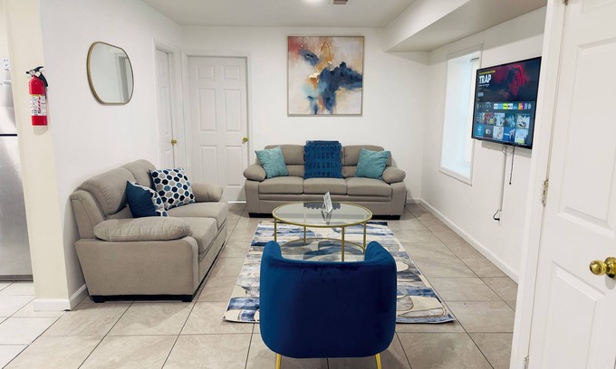 Newark House | Charming 2-bedroom with AC/heat and WiFi 6 mins from EWR 30 mins to NYC