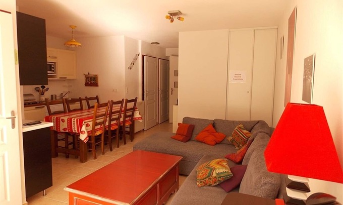 Montauban-de-Luchon Apartment | Charming 2-Room with Garden, Near Luchon, Sleeps 6, Pets Welcome, Private Parking
