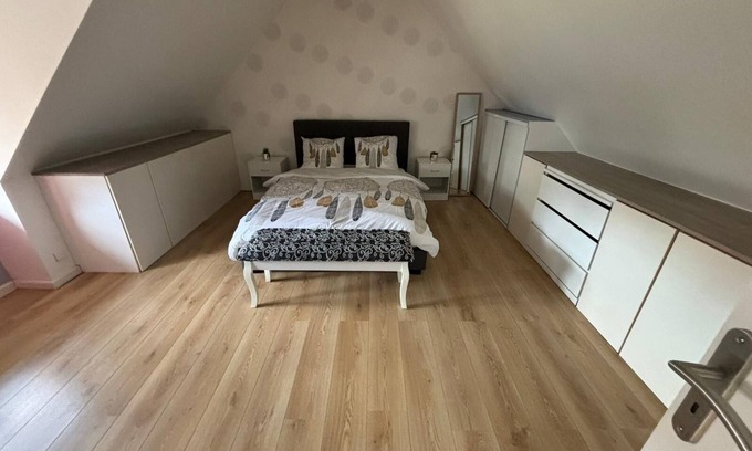 Sotteville-les-Rouen House | Charming 2-bedroom townhome in lovely Sotteville-lès-Rouen with WiFi