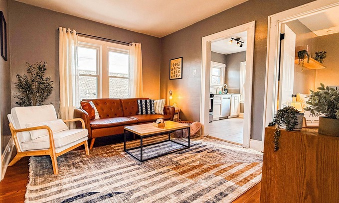 Roselawn Finance Apartment | Charming 2BR Apt Close to Historic Mariemont, 15 Minutes from Cincy Downtown