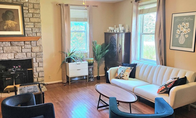 Groesbeck House | Charming 3-bed/2-bath home w parking central to Downtown and Spooky Nook Sports