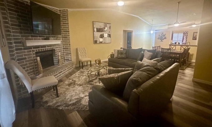 Converse House | Charming 3 Bed 2 Bath Home in NE San Antonio