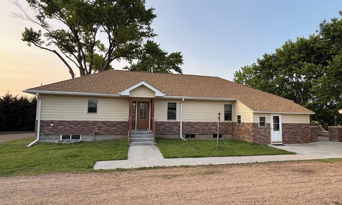 Red Cloud Other | Charming 3-bed, 2-bath ranch house in the serene countryside near Red Cloud.