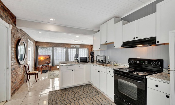 Lake Worth House | Charming 3-bedroom house with WiFi, fitness room in Lake Worth Beach