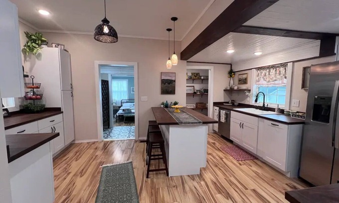 Willow Springs House | Charming 3-bedroom Craftsman house in delightful Willow Springs, MO