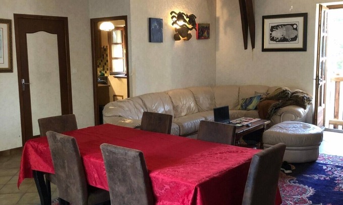 Saint-Setiers House | Charming 3-bedroom stone farm house in lovely Saint-Setiers with WiFi