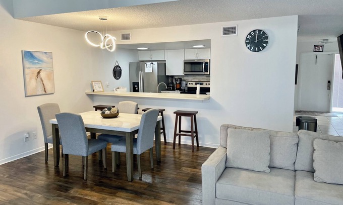 Miramar House | Charming 3 bedroom and 3 Full bathroom centrally Located in South Florida!