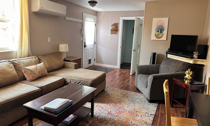 La Grande Apartment | Charming 3-bedroom apartment with WiFi, AC walkable to downtown La Grande