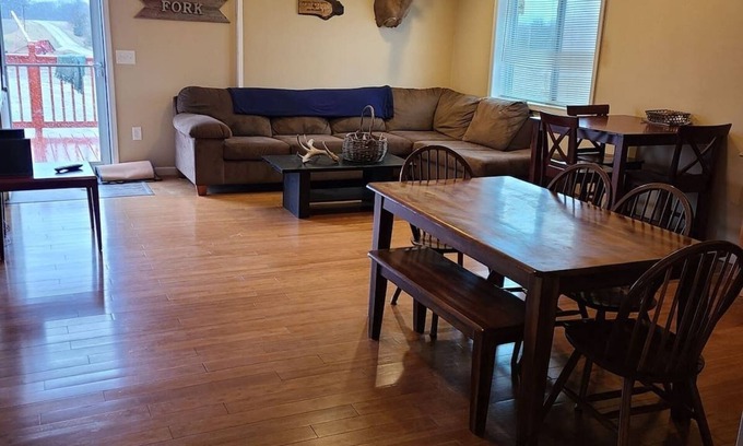 Fowler House | Charming 3-bedroom building with WiFi, AC in enjoyable West Point