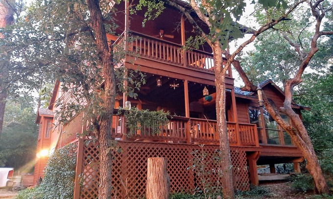 La Grange Cabin | Charming 3-bedroom cabin with WiFi, AC in serene La Grange