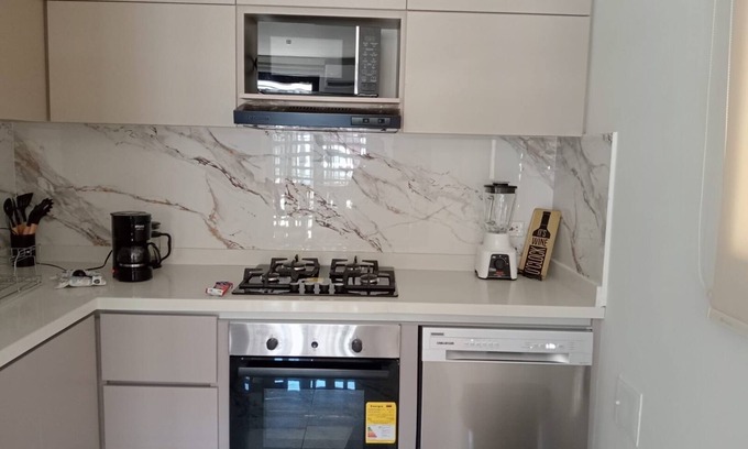 Comuna 2 House | Charming 3-bedroom house with WiFi and AC in enjoyable Santa Marta