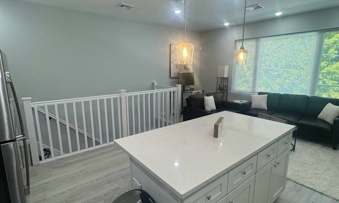 Paterson House | Charming 3-bedroom Duplex house with AC and WiFi in lovely Passaic County.